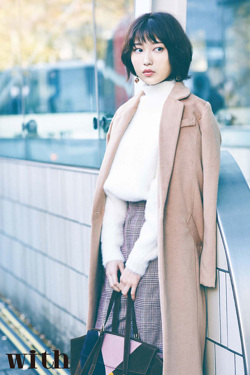 4 Anggota Keyakizaka46 Akan Tampil Sebagai Office Lady di Majalah Fashion