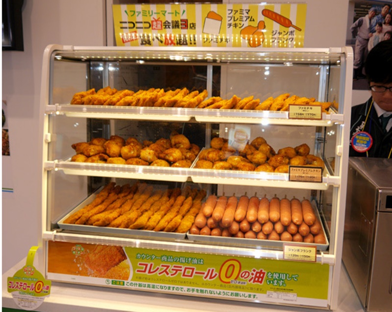 Seorang Lansia di Jepang Kabur Setelah Menyentuh Dada Penjaga Toko dan Membeli Seluruh Ayam Goreng di Toko Itu