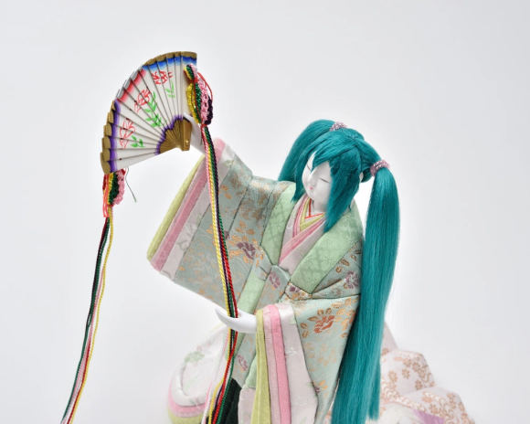 Hatsune Miku yang Populer Kini Hadir Dalam Bentuk Hina Doll