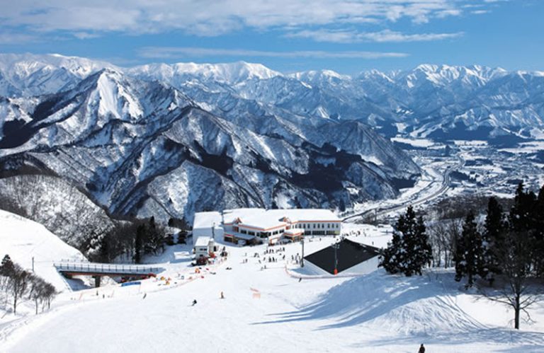 Dari Hokkaido Hingga Kyushu, Inilah Ski Resort Untuk Menikmati Musim Dingin di Jepang