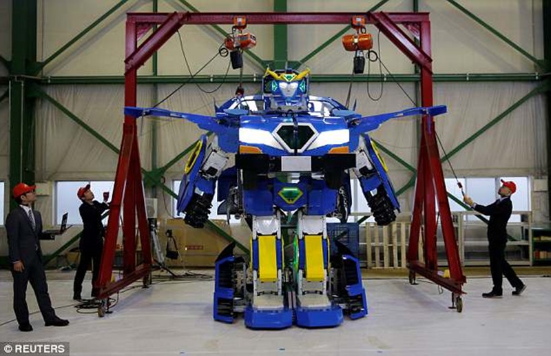 Desainer Gundam Membantu Pembuatan Robot Mobil Seperti Transformer