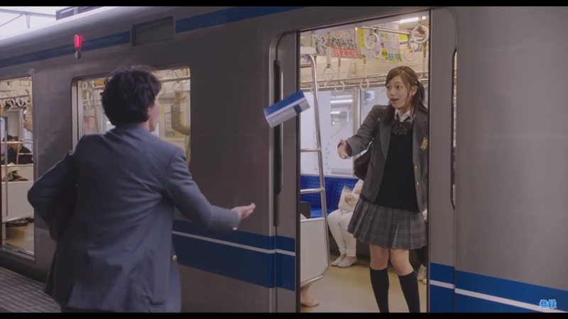 Tipe Cewek yang Membuat Cowok Jepang Jatuh Cinta pada Pandangan Pertama di Kereta