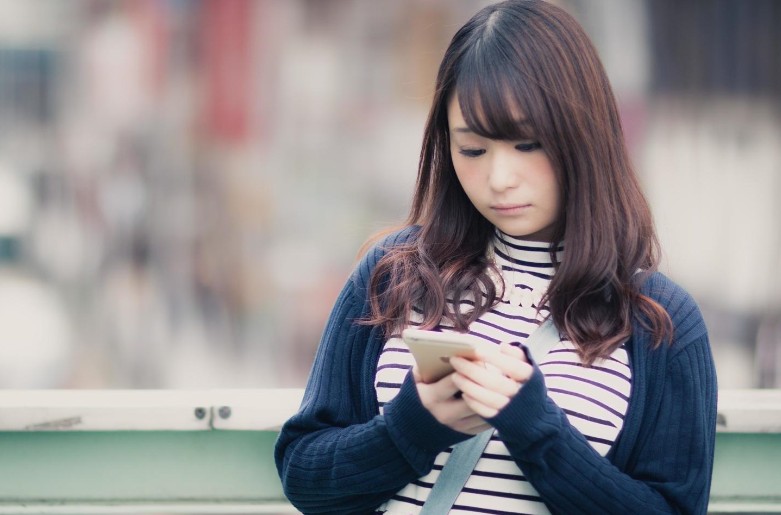 Mengapa Ponsel iPhone Sangat Populer di Kalangan Cewek Jepang?