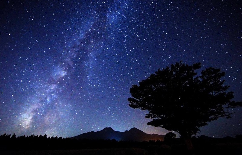 Download 64+ Gambar Pemandangan Langit Malam Terbaru Gratis