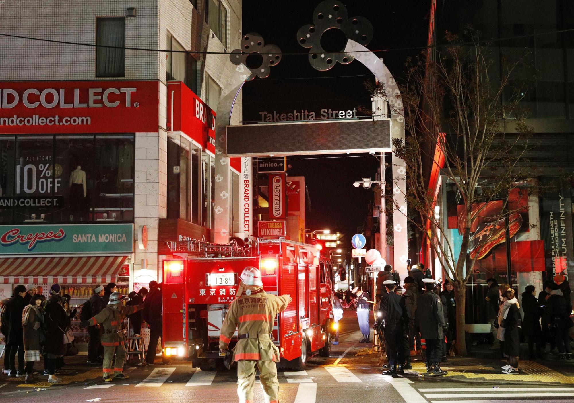 Awal tahun baru, seorang pengemudi mobil menabrak pejalan kaki di Takeshita Street, melukai  9 orang