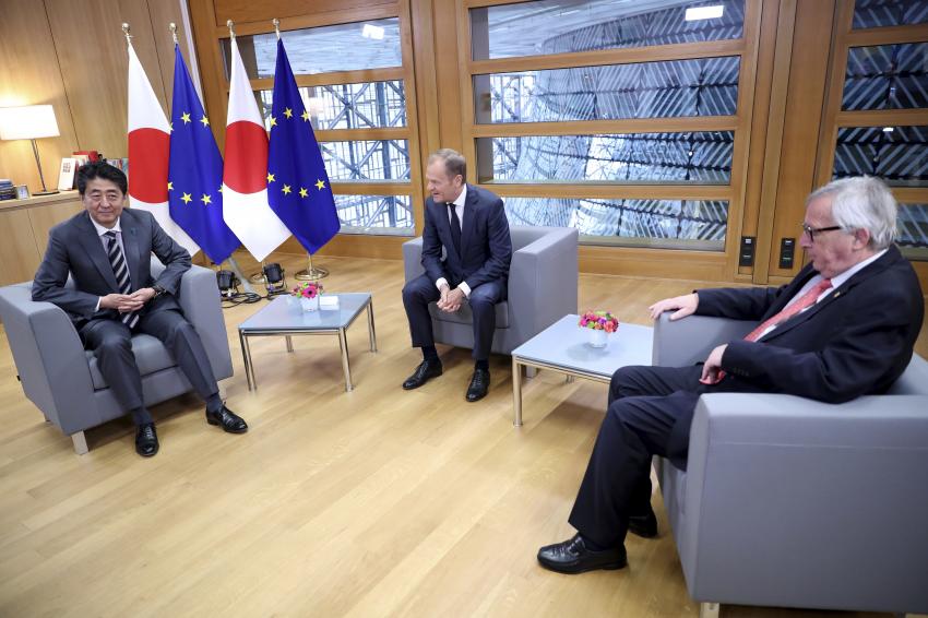 Shinzo Abe Bertemu 3 Pemerintah Di Slovakia Untuk Membahas Perdagangan Dengan UE Di Belgia