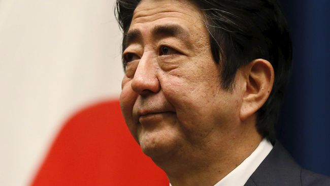 Shinzo Abe mengucapkan selamat kepada Joko Widodo