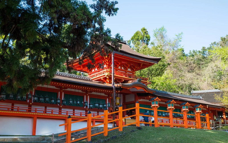 Kuil Kasuga Taisha di Nara Yang Didiami oleh Berbagai Dewa