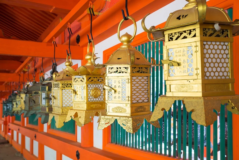 Kuil Kasuga Taisha di Nara Yang Didiami oleh Berbagai Dewa
