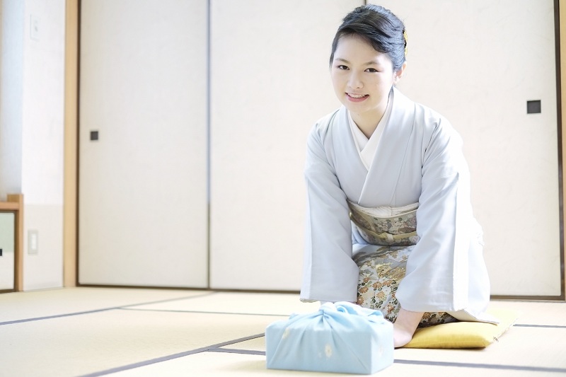 Seorang Waitress Mengungkapkan Etika Kimono Yang Aneh di Kebanyakan Restoran Jepang