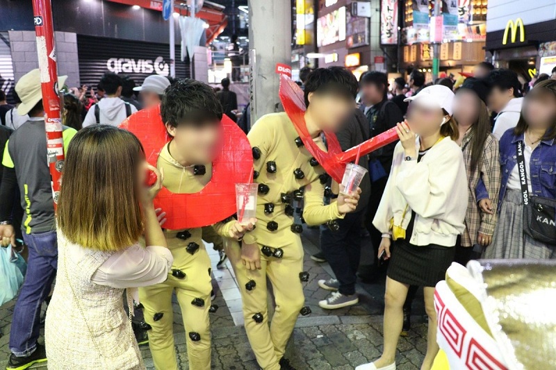 Bubble Tea Membantu Para Pria Pasif Berinteraksi Dengan Wanita di Shibuya Halloween