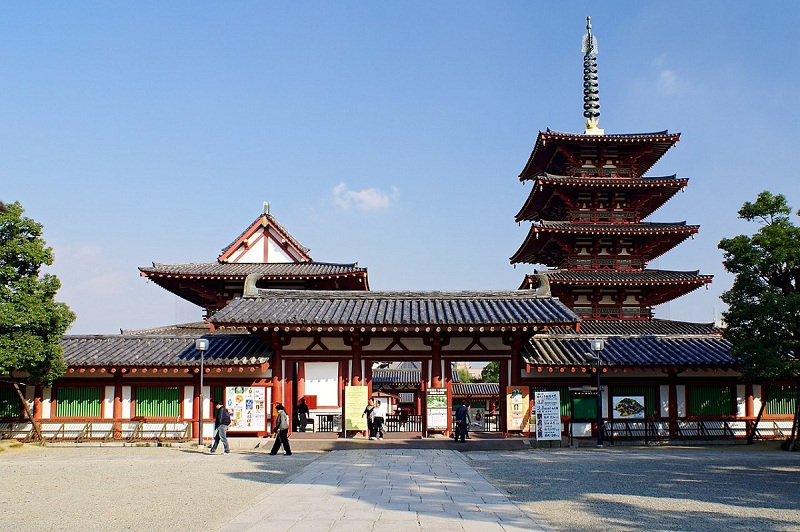Kuil Shitennoji Kuil Buddha Tertua di Jepang Dengan Pagoda 5 Tingkat, Taman Indah, Flea Market, dan Festival Doya Doya
