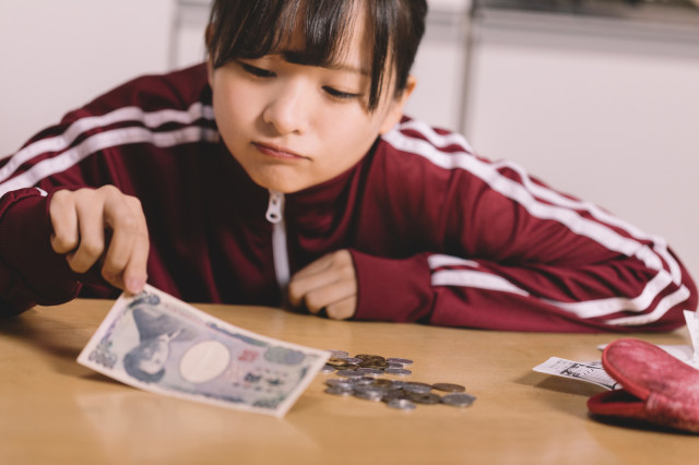 Ternyata, Gadis Muda Jepang Alami Krisis Finansial