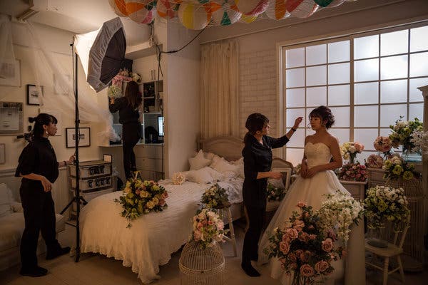 Di Jepang, Para Cewek Jomblo Memilih Solo Wedding