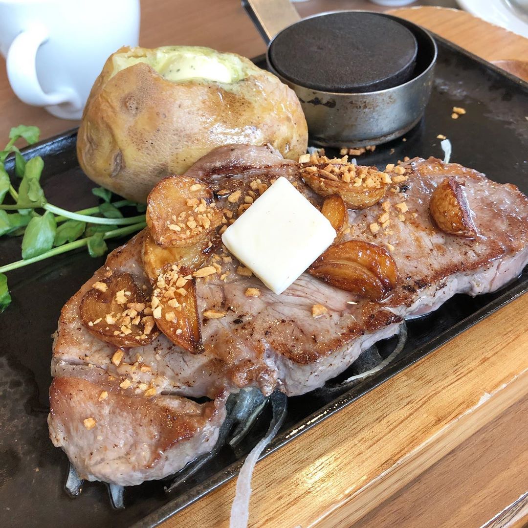 COCO'S Garlic Butter Sirloin Steak