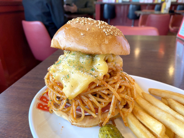 Spaghetti Burger Buat Kamu Lupa Apa Itu Diet?!