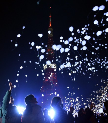 [video] Perayaan Tahun Baru di Jepang ditandai dengan pelepasan balon untuk menyambut tahun 2015