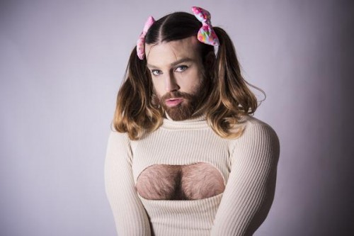 Beginilah jika Lady Beard ikut terkena tren sweater turtleneck seksi