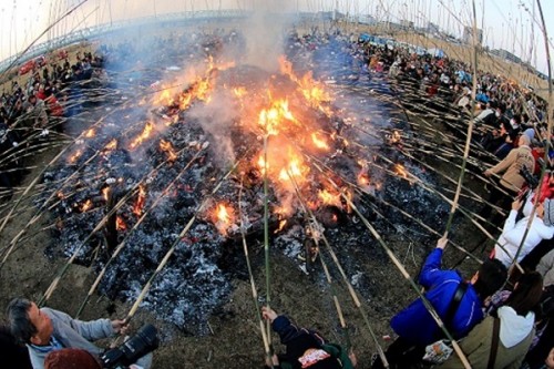 Festival Unik di Jepang, Membersihkan Diri dengan Api