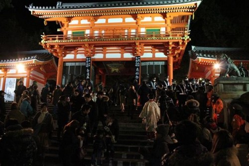 Mengenal tradisi membawa pulang api suci Tahun Baru untuk memberkati rumah di Jepang