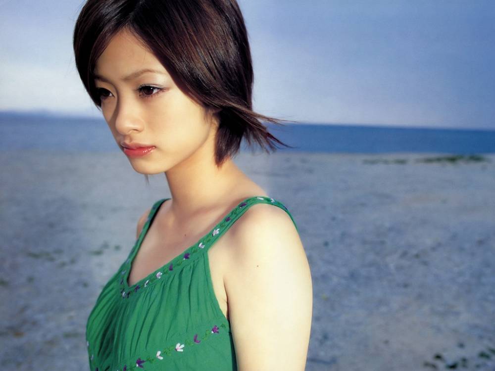 Aktris Jepang Aya Ueto dikabarkan sedang mengandung anak pertamanya