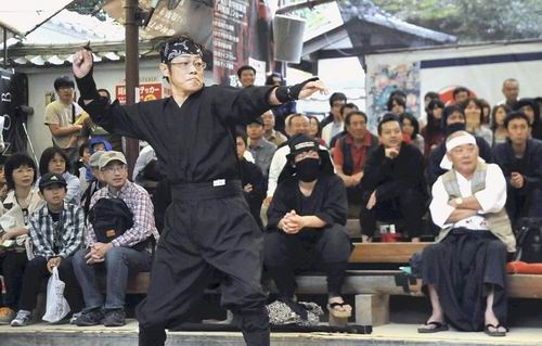 Ayo ikuti kompetisi shuriken ninja di Ninja Museum Igaryu!