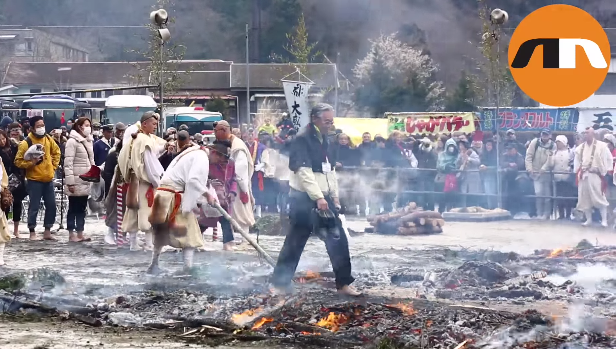 Di Jepang ada festival berjalan di atas api (Hiwatari Matsuri), berani ikutan (2)