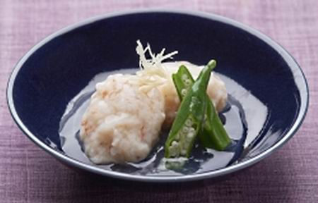Ebi-shinjo, bakso udang rebus yang disajikan dengan saus (1)