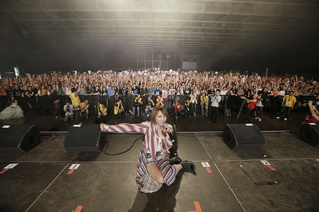 Eir Aoi memulai tur dunia di hadapan 5.000 penggemarnya di Perancis