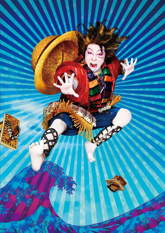 Ennosuke Ichikawa berperan sebagai Luffy, Hancock, dan Shanks di pentas Kabuki 
