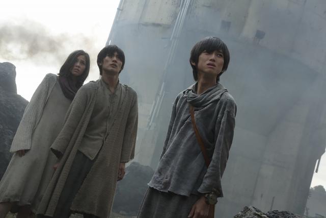 Foto-foto adegan terbaru dari film live-action Attack on Titan menampilkan Eren dan karakter baru (15)