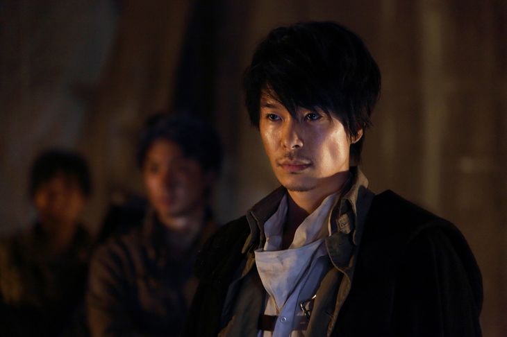 Foto-foto adegan terbaru dari film live-action Attack on Titan menampilkan Eren dan karakter baru (3)