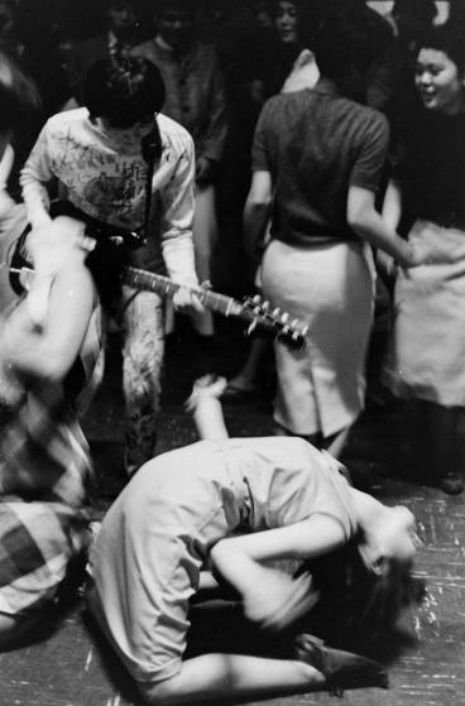 Foto-foto sisi liar kawula muda di Jepang pada tahun 1964 (6)