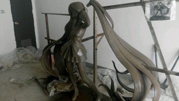 Hatsune Miku Statue Appears in China (3)