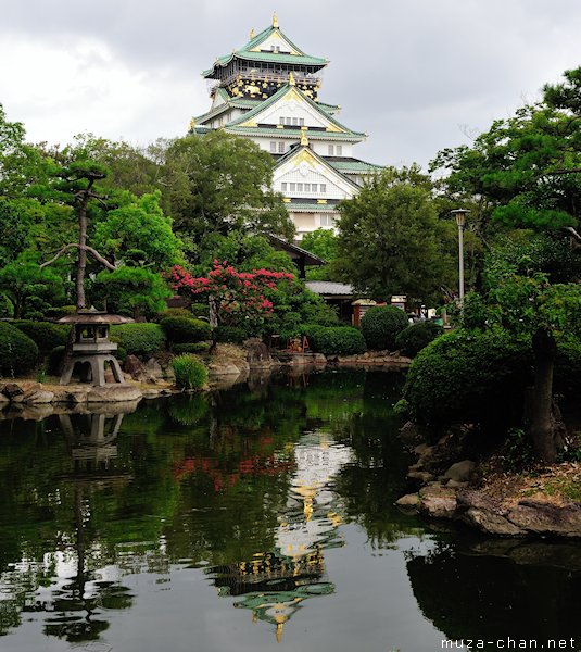 Indahnya pemandangan taman khas Jepang di Kastil Osaka
