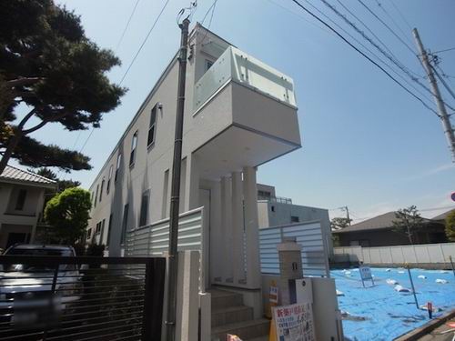Inilah rumah yang super tipis dan panjang di Jepang