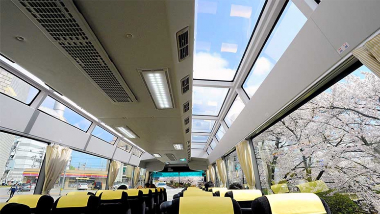 Jelajahi rute dinding salju terkenal di Toyama dengan bus wisata beratap kaca