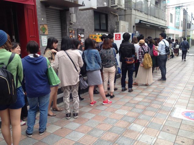 Kafe macho di Jepang ini menyajikan hidangan dan otot untuk para pelanggan wanita (3)