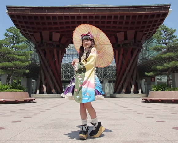 Kawaii! Gaun mengagumkan ini menggabungkan gaya lolita dan busana tradisional Jepang! (1)
