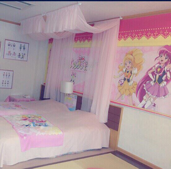 Kamar hotel Kyary Pamyu Pamyu didekorasi dengan PreCure Girls