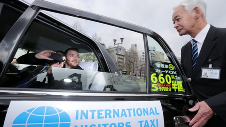 Layanan taksi berbahasa Inggris memulai uji coba di Osaka