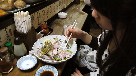 Makanan dari Binatang Yang Masih Hidup Ala Jepang (7)