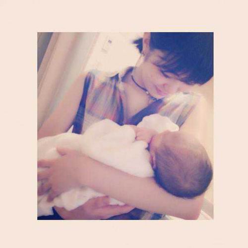 Mantan anggota AKB48, Mika Komori, telah melahirkan seorang anak (2)