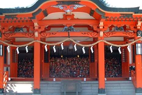 Mistis dan Buang Sial di Kuil Boneka Jepang