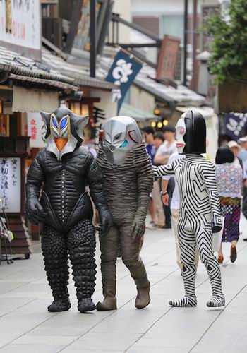 Monster-monster Ultraman tampil dalam acara TV mereka sendiri bertema pariwisata (1)