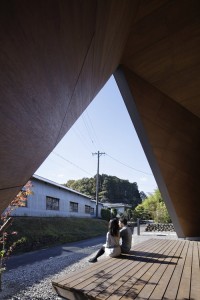Origami House, Sebuah Desain Rumah Beratap Lipat Menyerupai Origami (17)