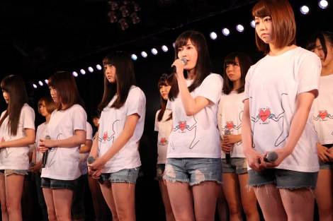 Para anggota grup AKB48 mengunjungi daerah bencana gempa Tohoku (1)