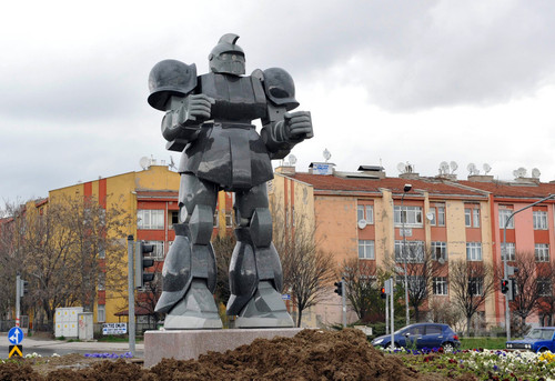 Patung raksasa Zaku dari Gundam muncul di Turki