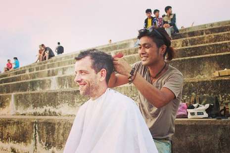 Pria Jepang Ini Keliling Dunia Potong Rambut 1.000 Orang