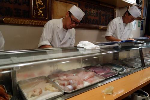 Restoran Sushi di Jepang yang Diburu Para Traveler Dunia (3)